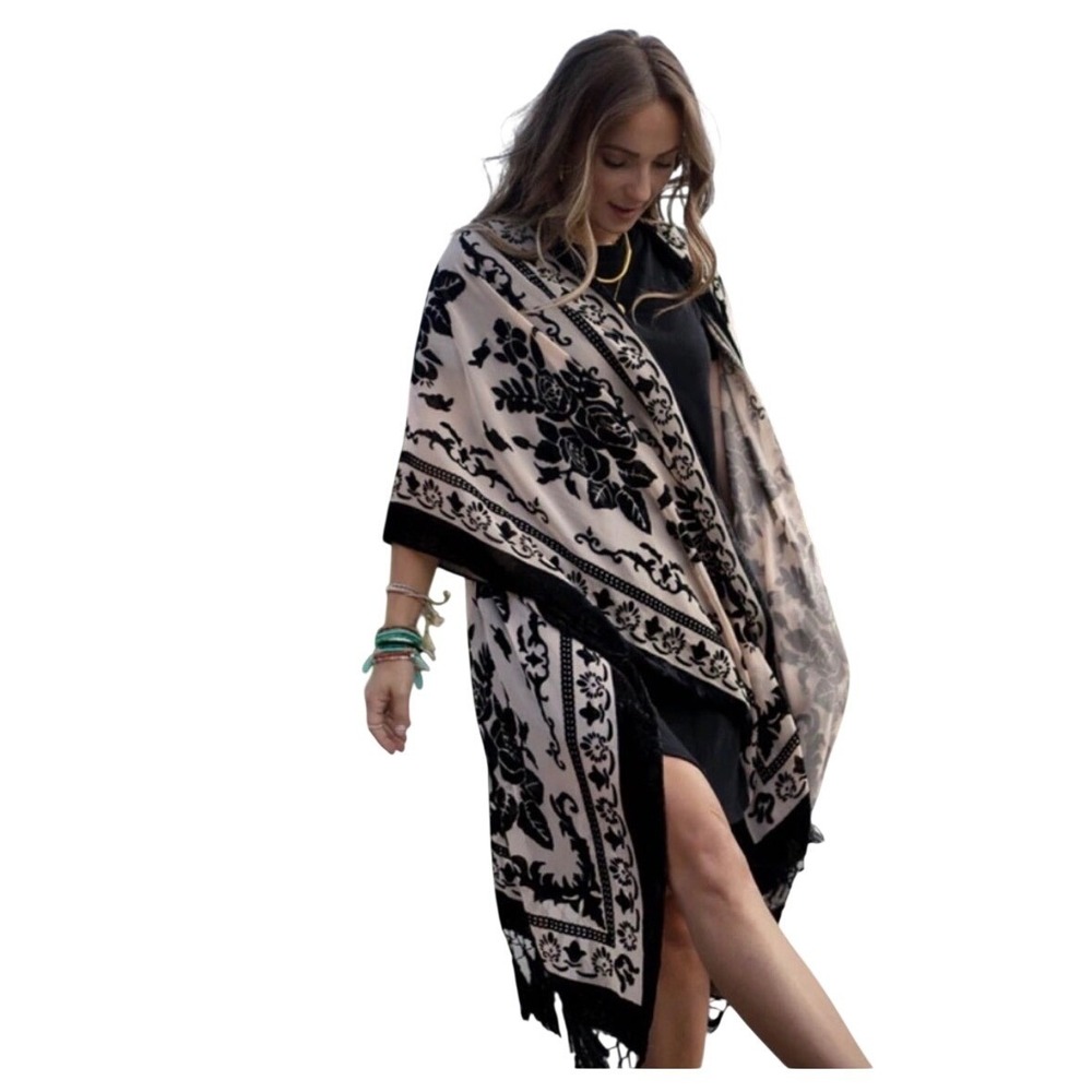 Three Birds Nest Kimono Womens OS Cream Black Excellent Burnout Velvet Floral